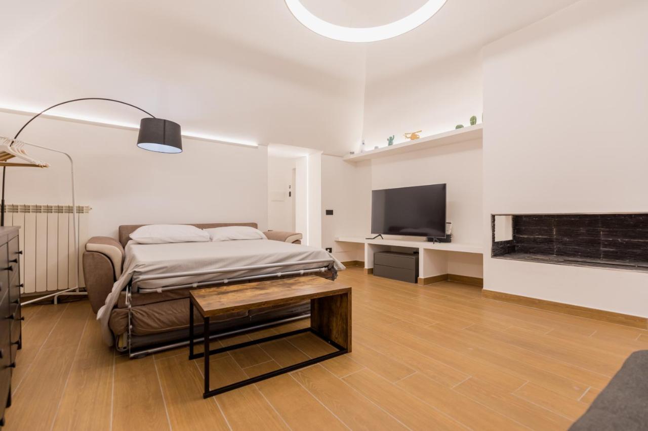 Exclusive Parking Flat X 4 Near Metro 1 Salvator Rosa Appartement Napels Buitenkant foto