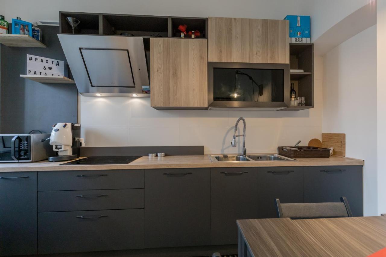 Exclusive Parking Flat X 4 Near Metro 1 Salvator Rosa Appartement Napels Buitenkant foto