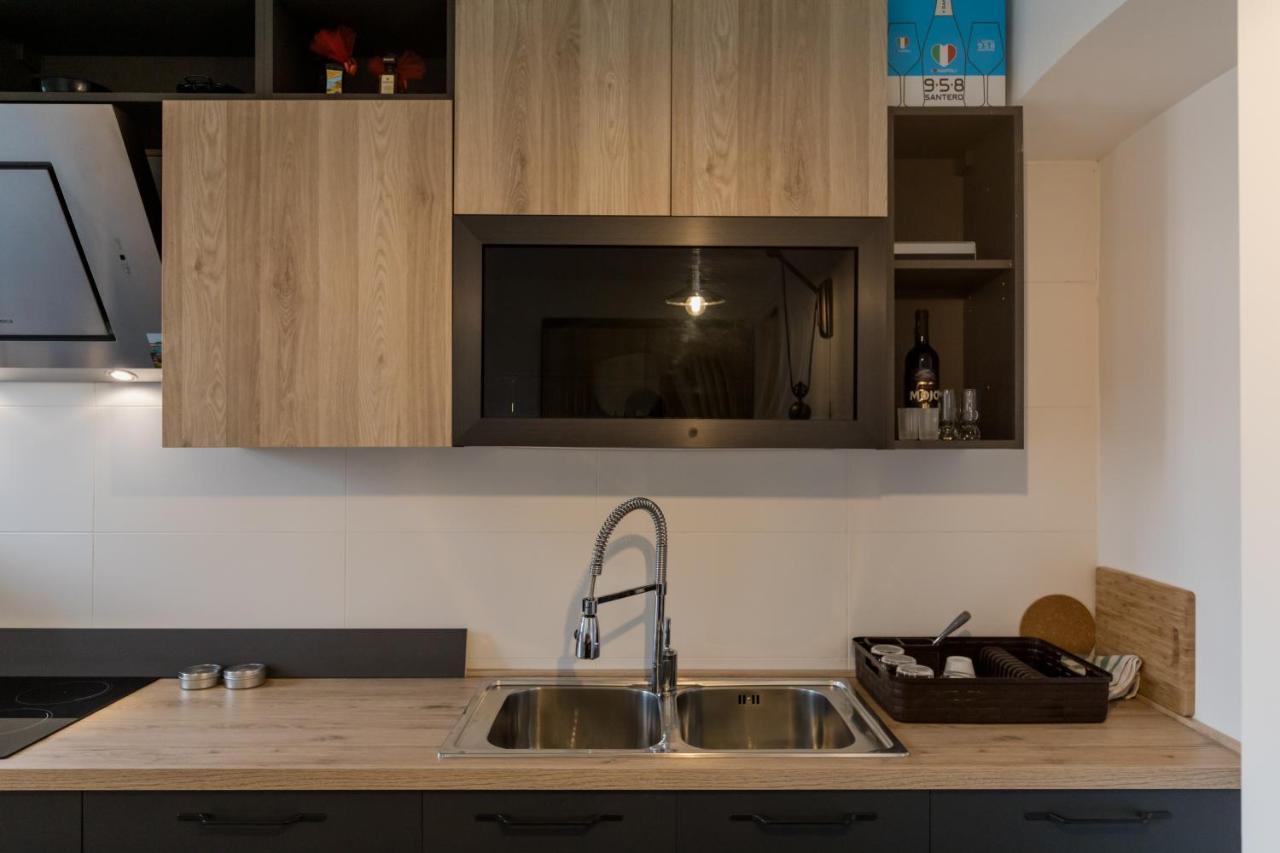 Exclusive Parking Flat X 4 Near Metro 1 Salvator Rosa Appartement Napels Buitenkant foto