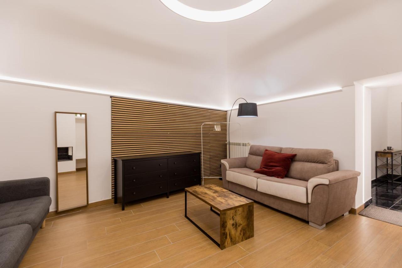 Exclusive Parking Flat X 4 Near Metro 1 Salvator Rosa Appartement Napels Buitenkant foto