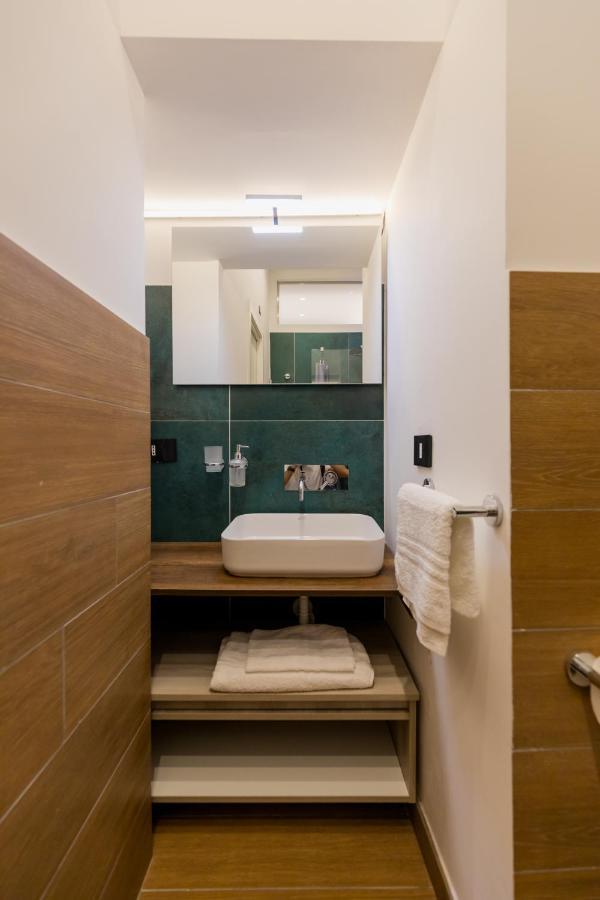 Exclusive Parking Flat X 4 Near Metro 1 Salvator Rosa Appartement Napels Buitenkant foto