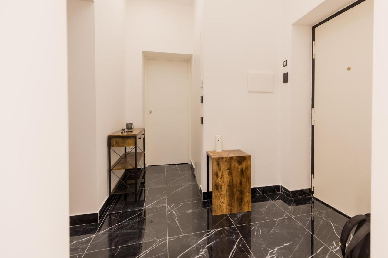 Exclusive Parking Flat X 4 Near Metro 1 Salvator Rosa Appartement Napels Buitenkant foto